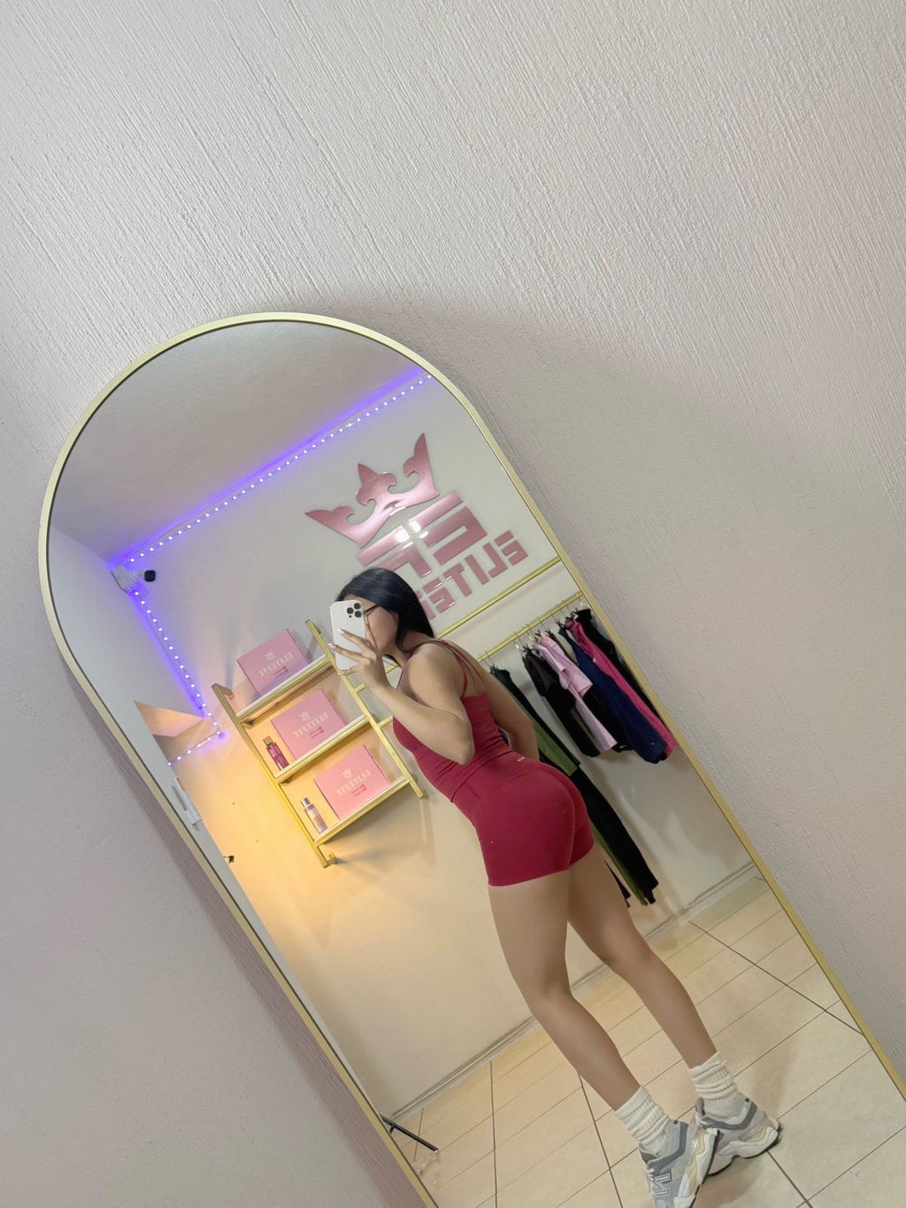 CONJUNTO MOLDEADOR CON TOP DE TIRANTES