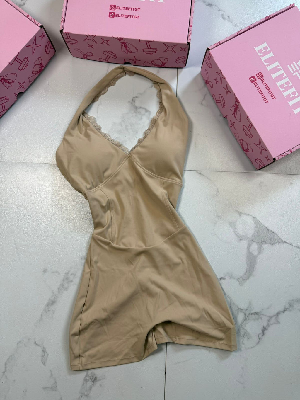 ENTERIZO CORTO DE ENCAJE PREMIUM