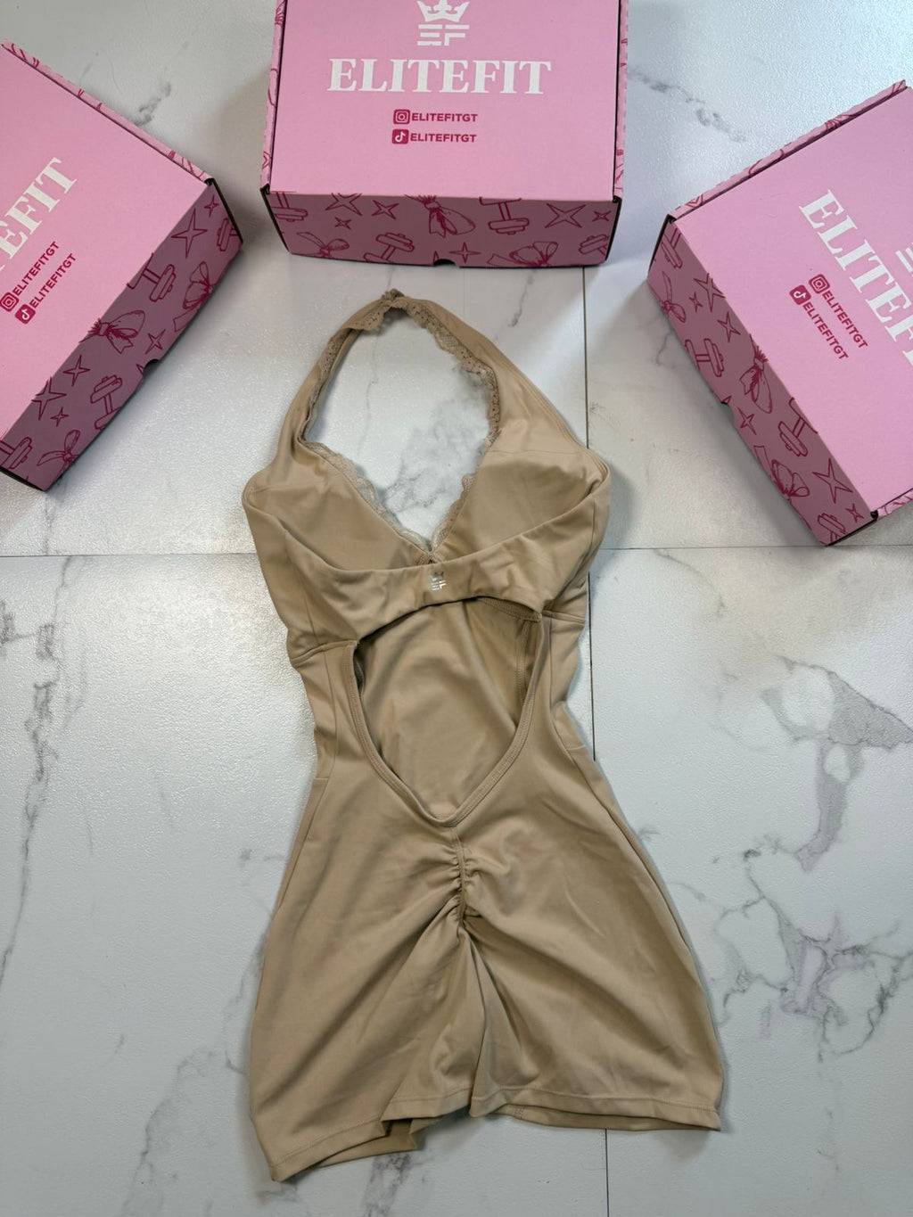 ENTERIZO CORTO DE ENCAJE PREMIUM