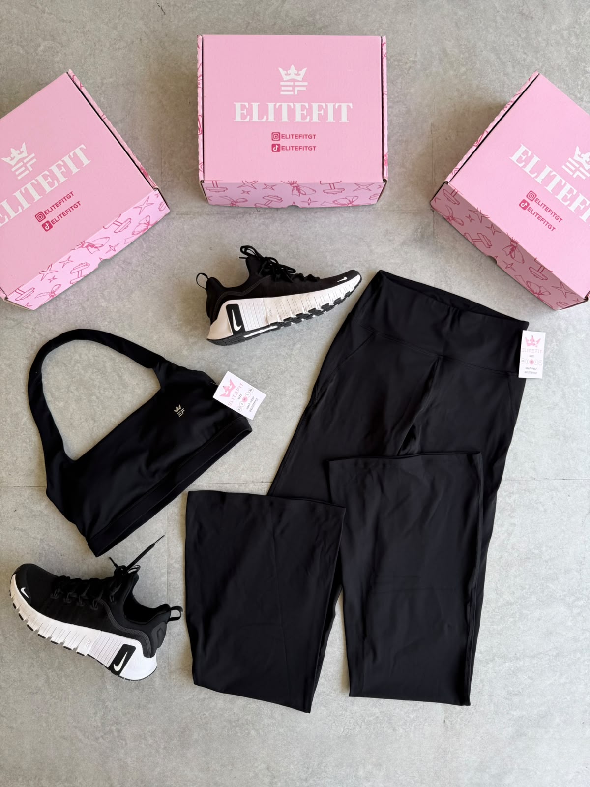 CONJUNTO LEGGINS FLARE Y TOP CORTO CUELLO HALTER