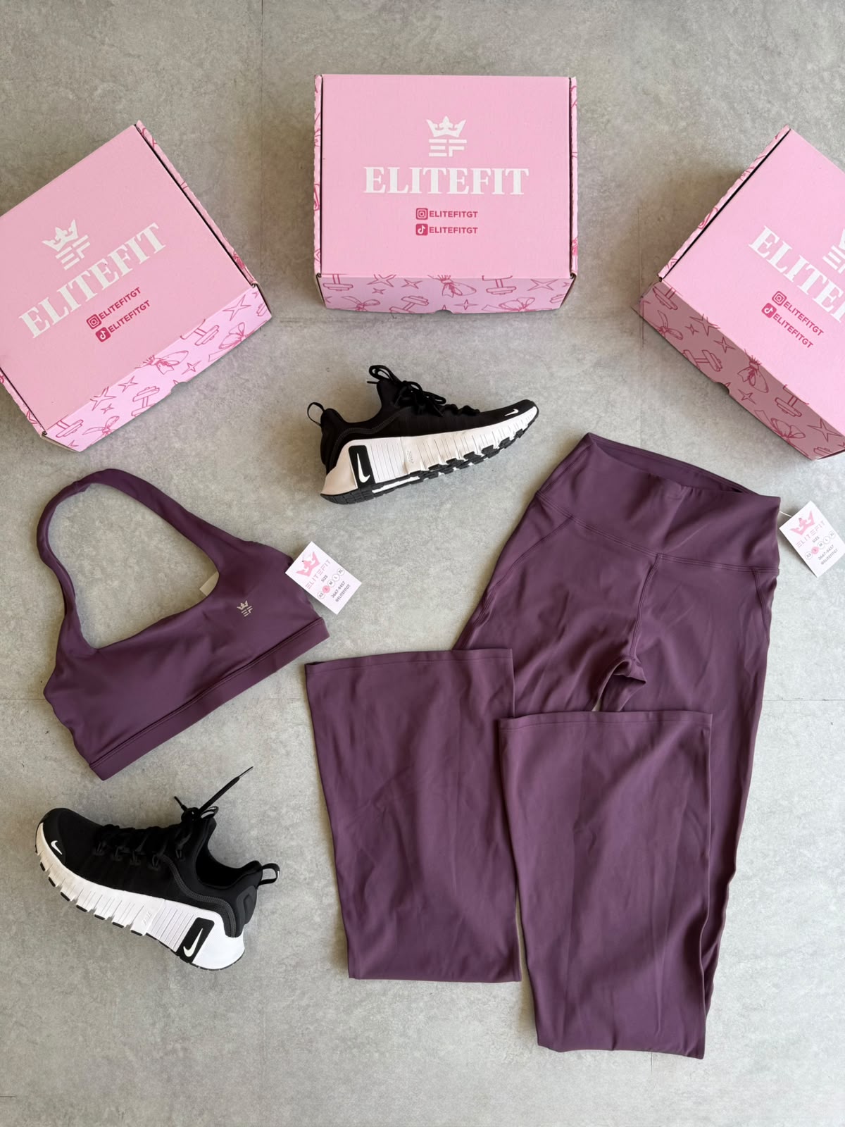 CONJUNTO LEGGINS FLARE Y TOP CORTO CUELLO HALTER
