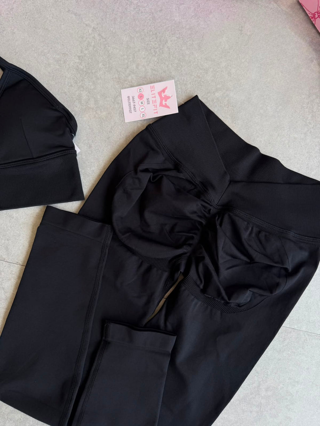 CONJUNTO LEGGINS CORTE V Y TOP PRETINA ANCHA
