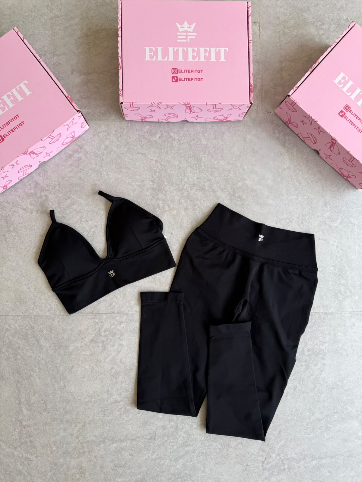 CONJUNTO LEGGINS CORTE V Y TOP PRETINA ANCHA